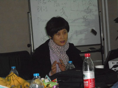 喬立艷主任在與同行交流